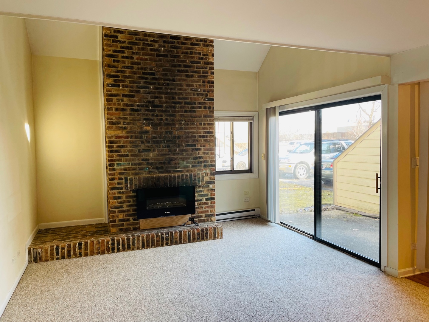 3302 Berwyn Aven 84<br> North Chicago, Il 60064<br /><i>Strawberry Condos</i>